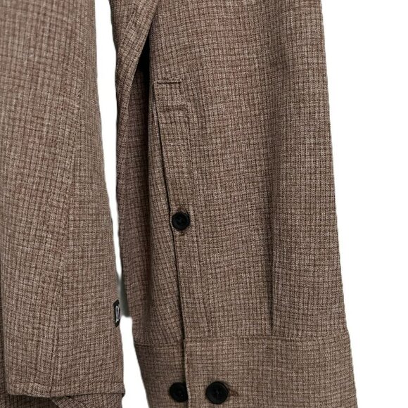 NWT Men’s Long Sleeve Button Down Classic Moisture Wicking Brown Shirt-Large - Picture 4 of 15